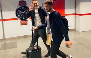 Золотарев (слева) уже в Украине