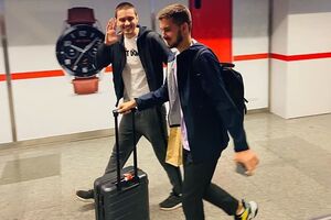 Золотарьов (ліворуч) уже в Україні