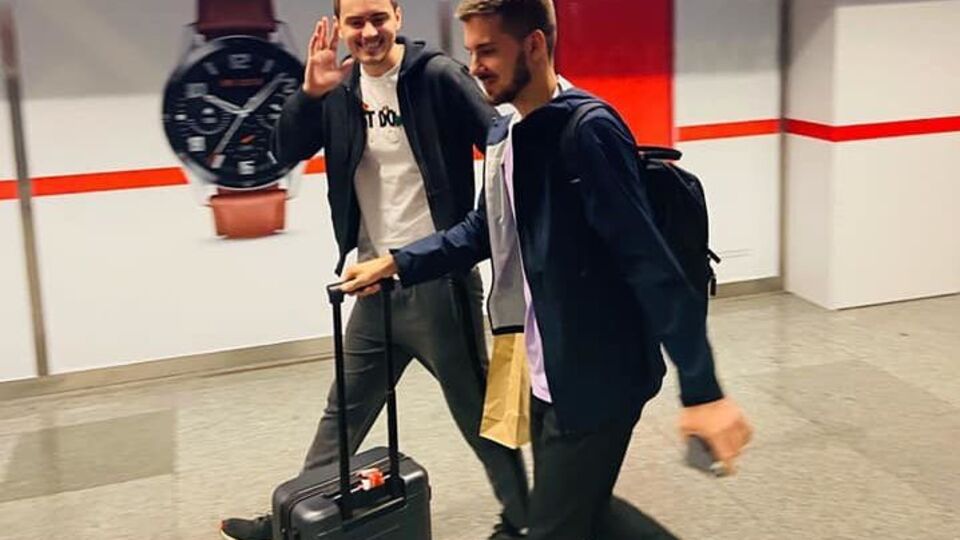 Золотарев (слева) уже в Украине