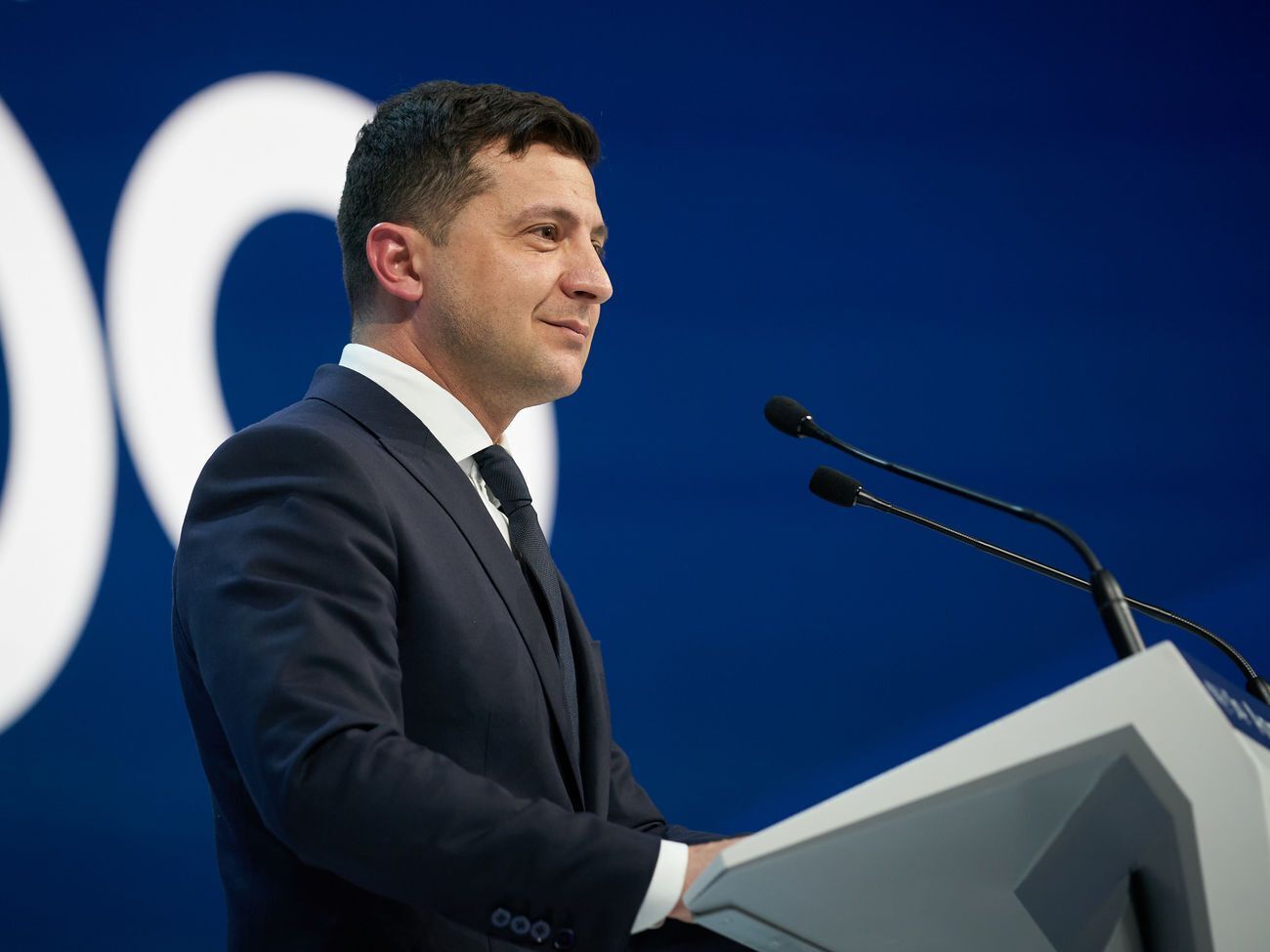 Зеленський (на фото) не відкидає своєї зустрічі з Путіним