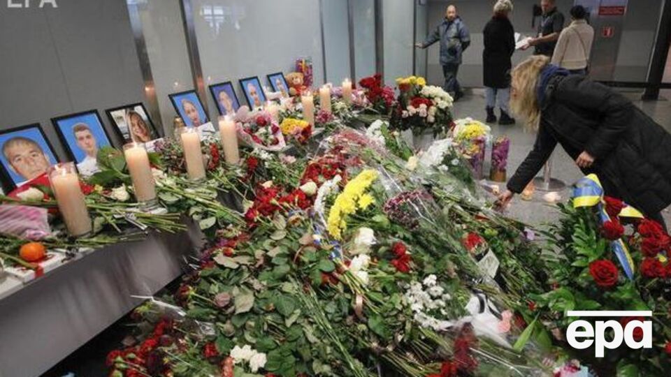 На борту самолета находилось 167 пассажиров и девять членов экипажа. Никто не выжил
