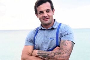 Майман: Кива решил объяснить мне свою позицию головой – руки же у него "прутнем" заняты