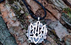 Ст. 20 Конституції України визначає тризуб головним елементом великого державного герба України