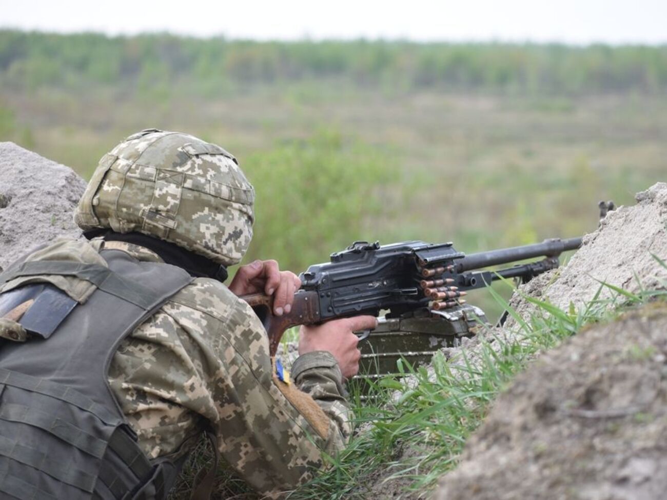 Від початку війни на сході України загинуло щонайменше 13 тис. людей