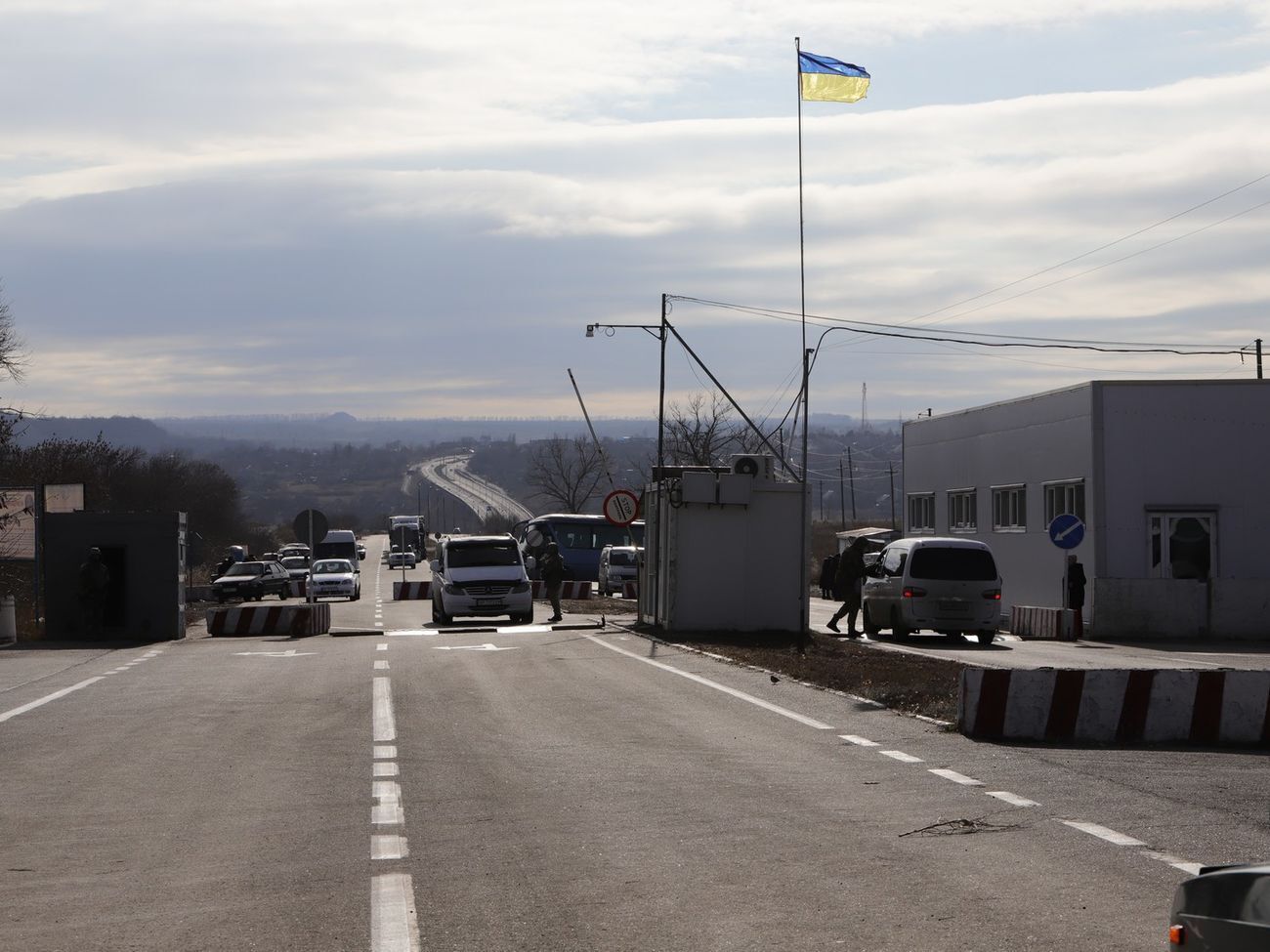 Гумпомощь доставили через контрольный пункт въезда-выезда "Новотроицкое"