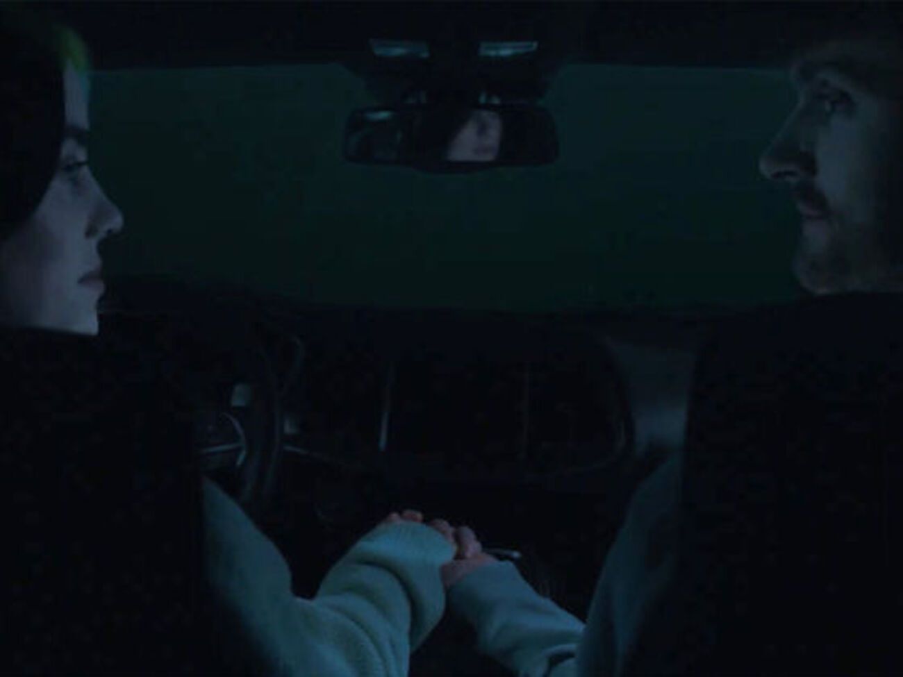 В ролике певица катает брата по ночному городу