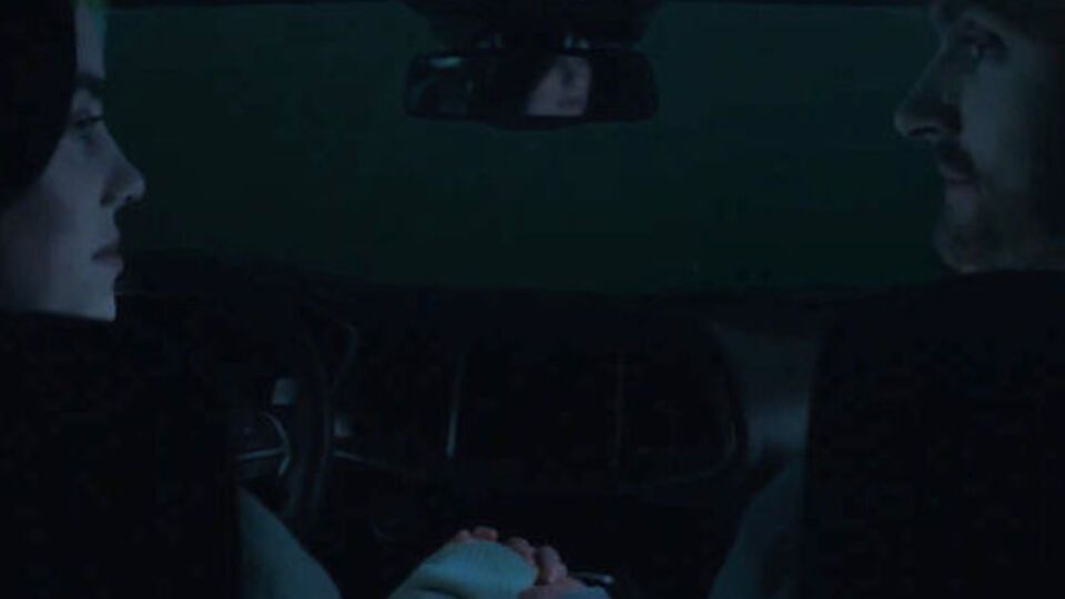 В ролике певица катает брата по ночному городу