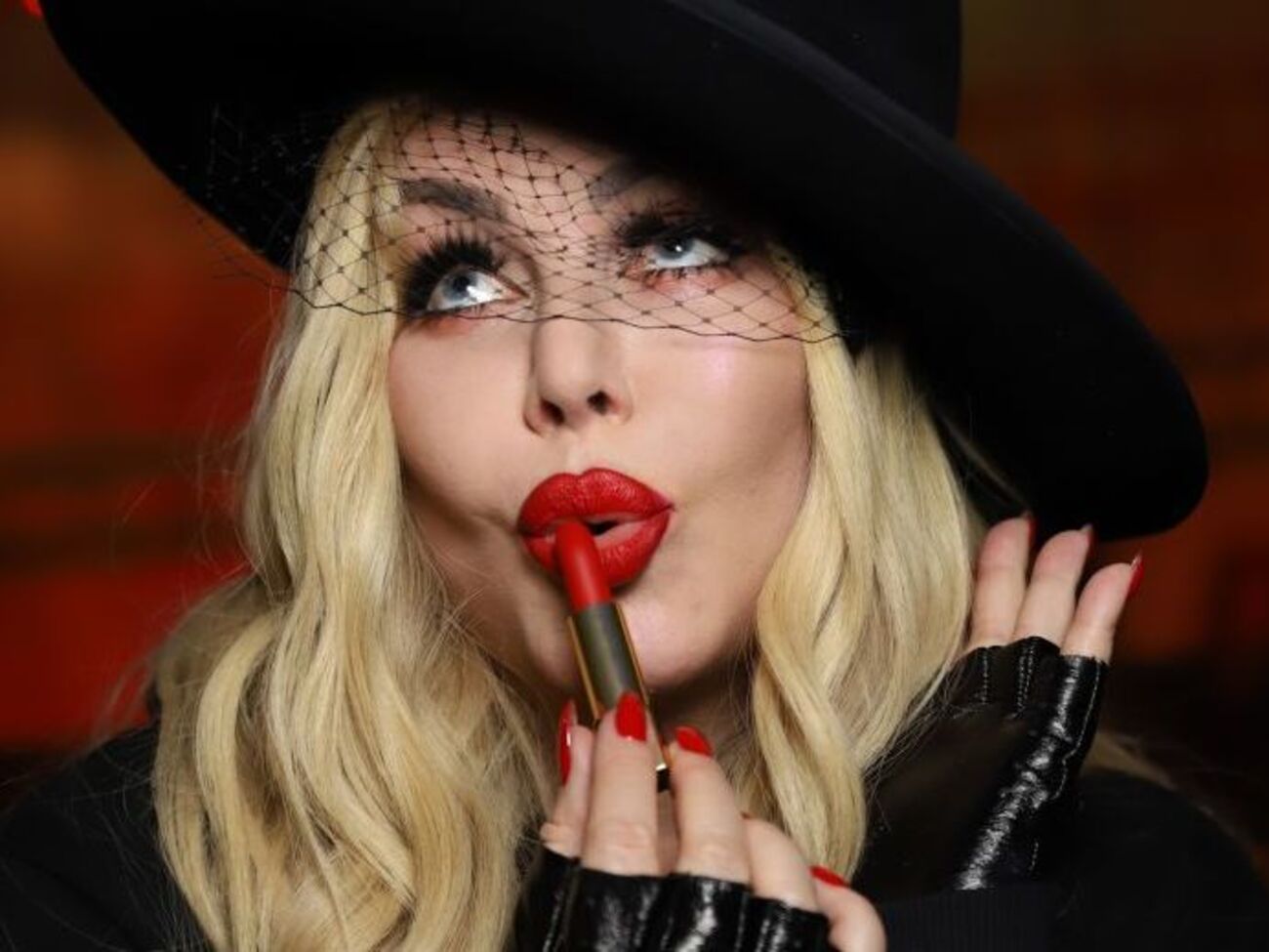 Білик з'явилася в образі жінки-вамп