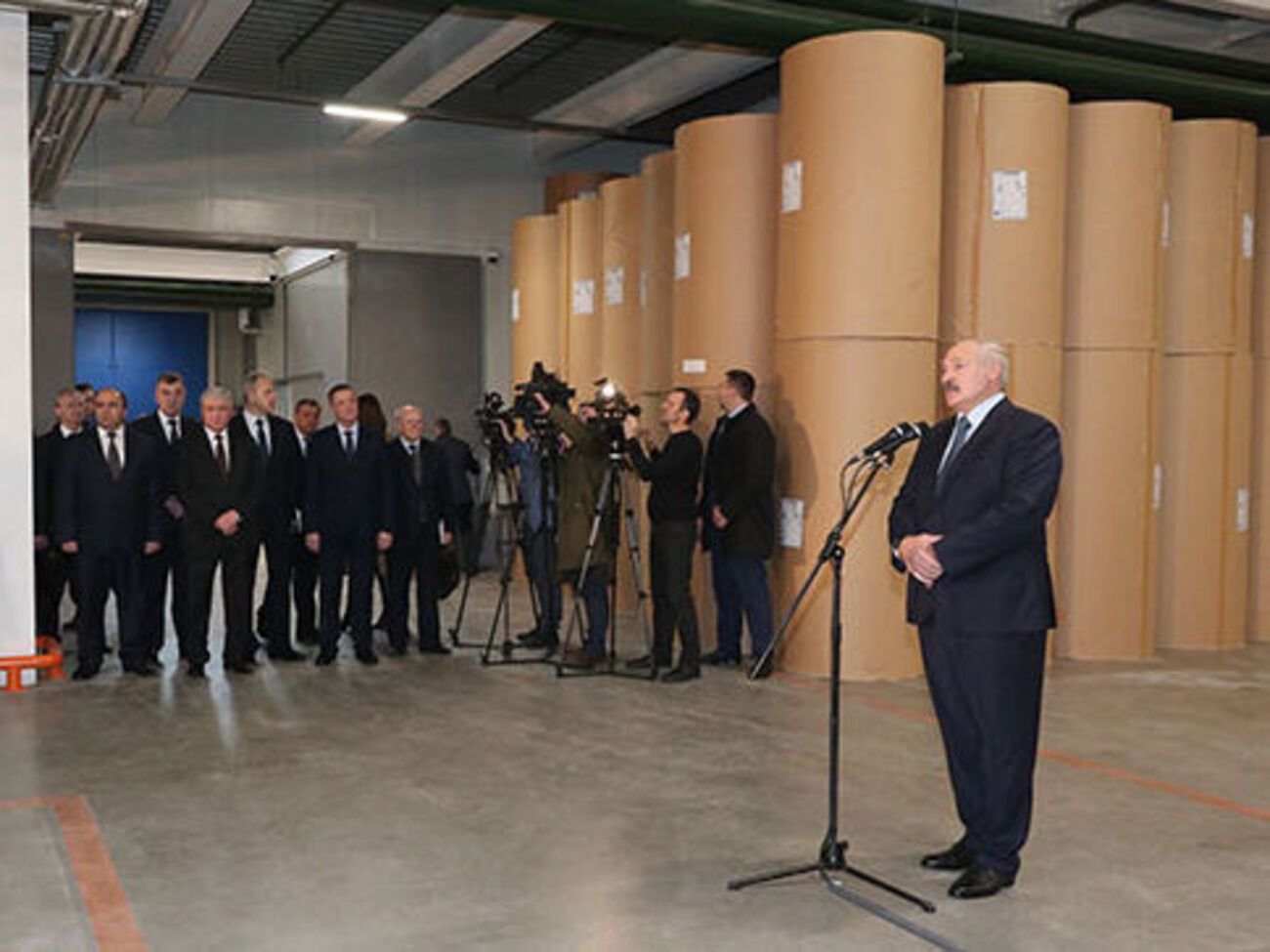 Лукашенко: Перед Новим роком нам доводиться стояти на колінах і вимолювати нафтопродукти