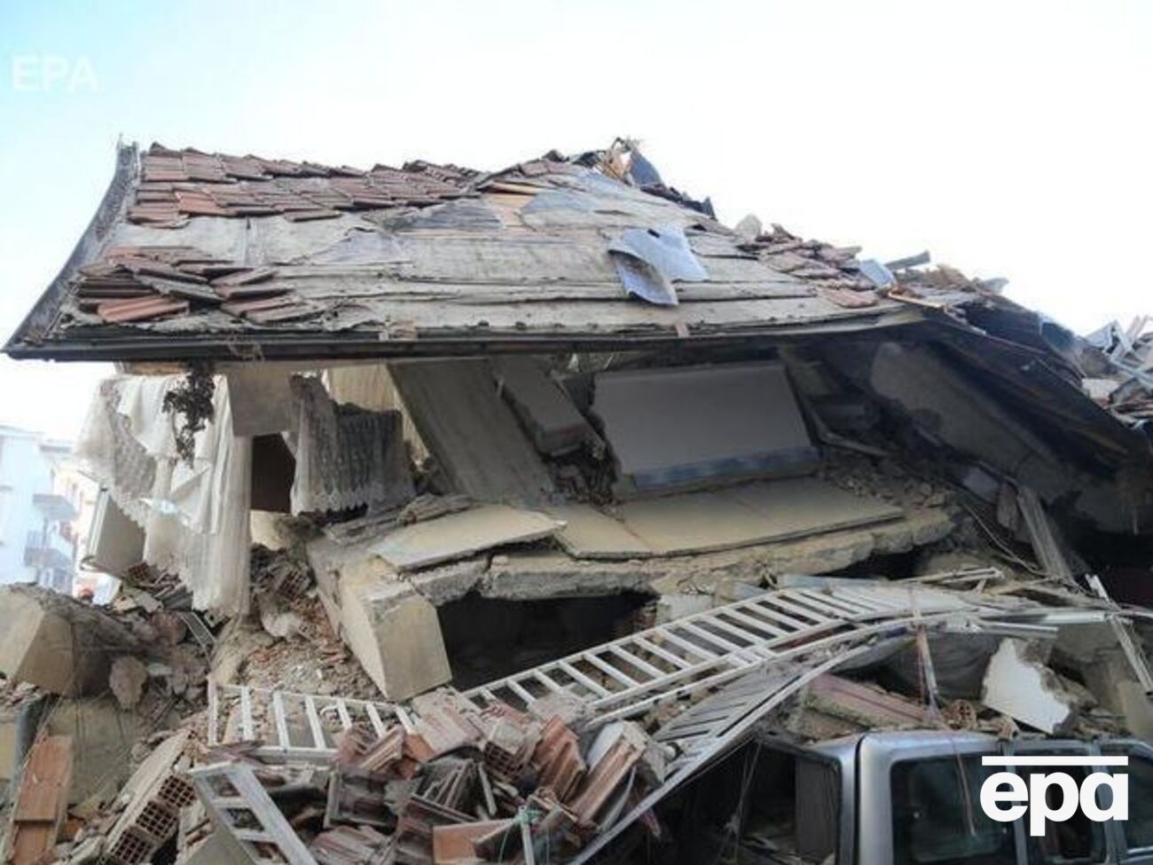 В Турции произошло землетрясение магнитудой 6,8, есть погибшие. Фоторепортаж