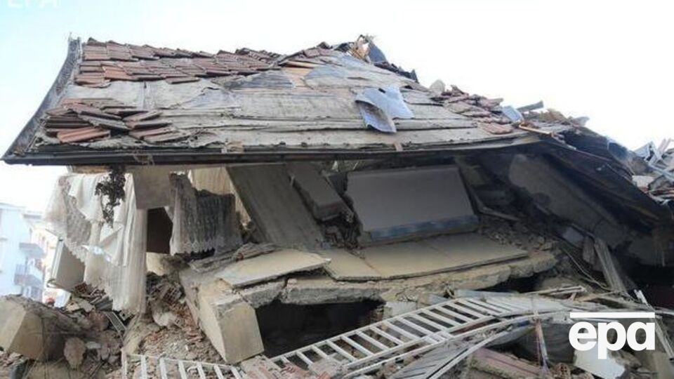 У Туреччині стався землетрус магнітудою 6,8, є загиблі. Фоторепортаж