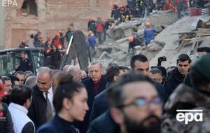 В результате землетрясения 72 здания разрушились