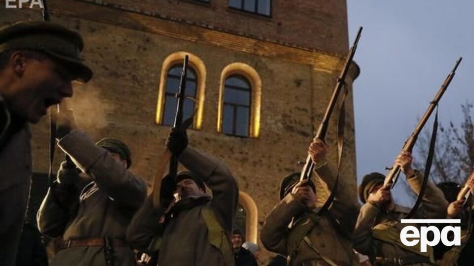 В ходе реконструкции боя использовались холостые патроны