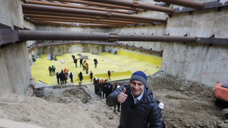 Кличко: В последнее время было много спекуляций, что якобы работы застопорились, якобы станции не откроют в установленные сроки