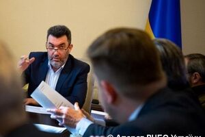 Данилов призвал украинских дипломатов провести учет украинцев, которые находятся в Китае
