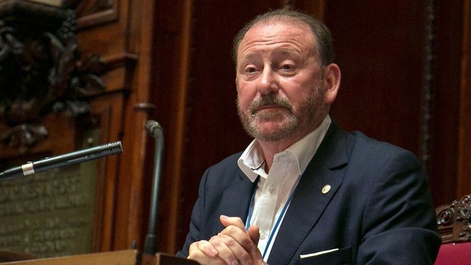 Дамс працює в ПАРЄ з 2007 року з перервою з листопада 2010-го до листопада 2014 року