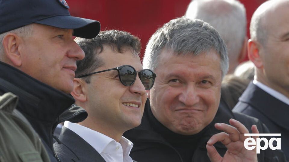 Об испытательном сроке для Авакова (справа) говорил Зеленский (в центре)