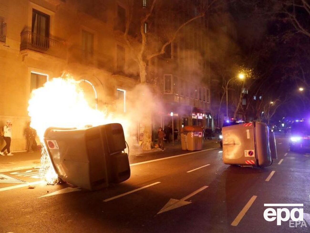 У Барселоні протестувальники підпалювали сміттєві баки