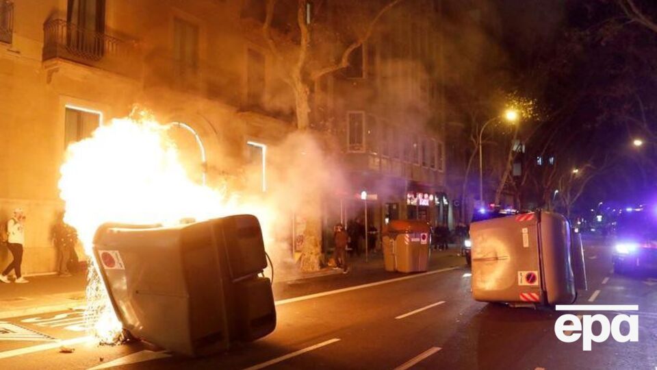 У Барселоні протестувальники підпалювали сміттєві баки