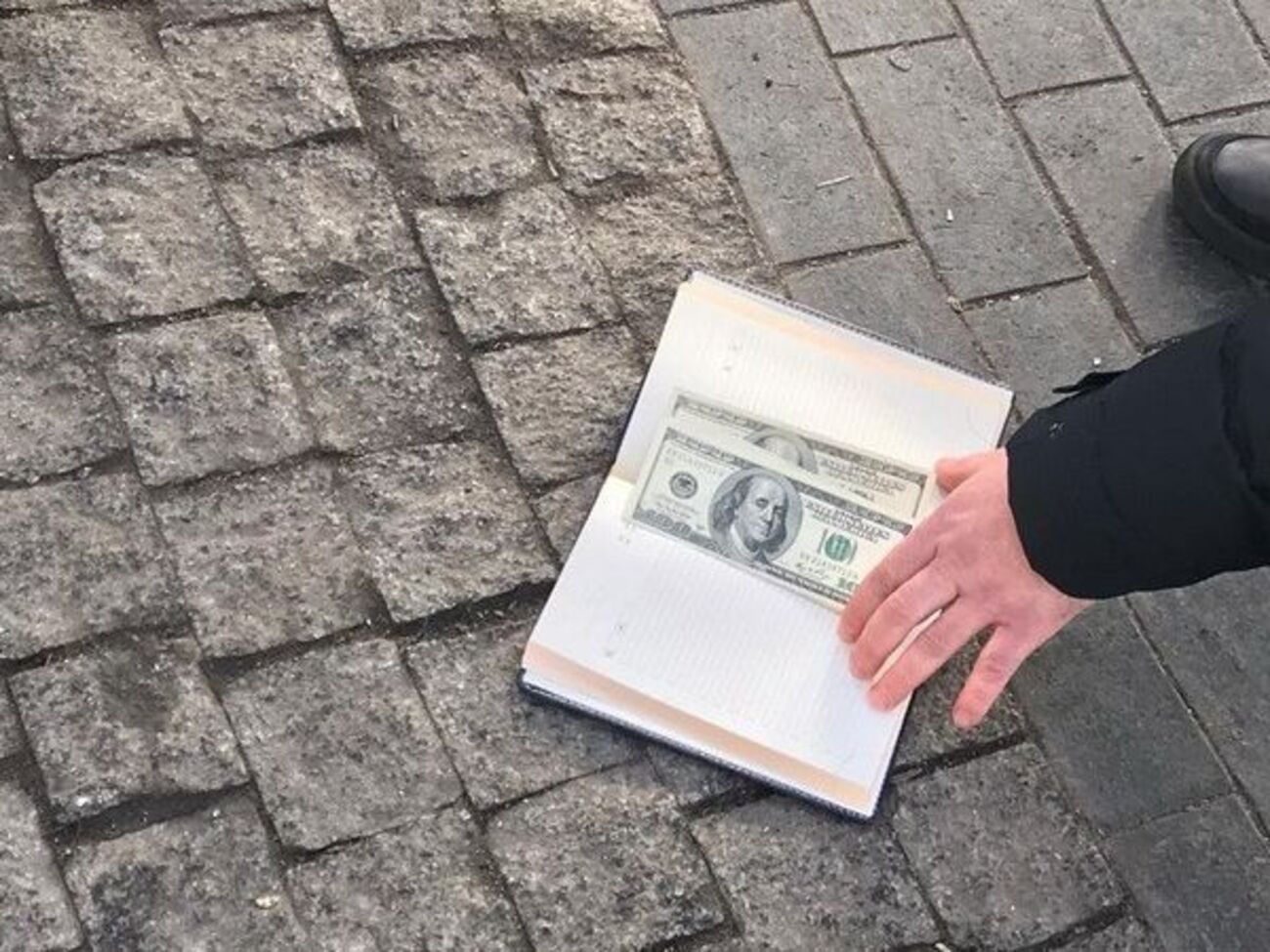 Митника затримали під час спроби передати всю суму хабаря