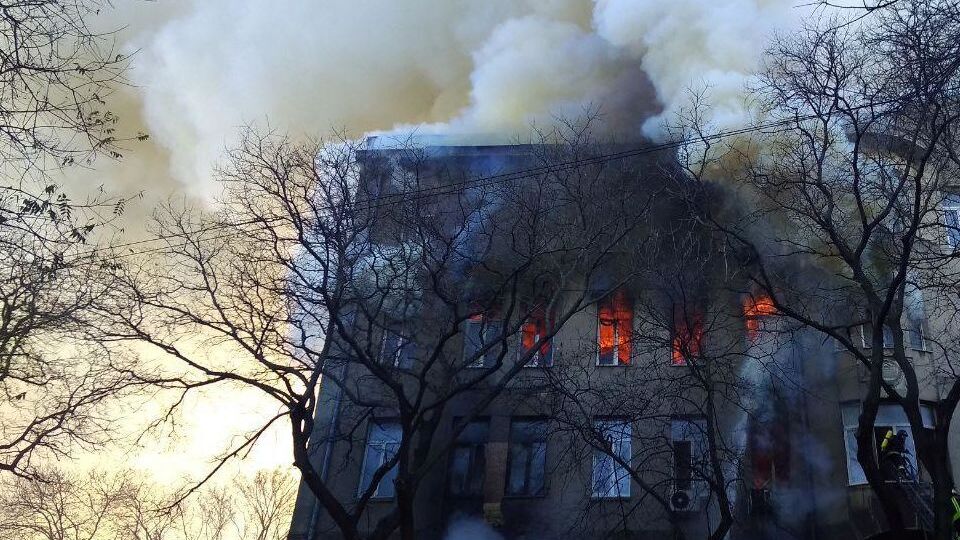 Двум погибшим в пожаре в одесском колледже посмертно присвоили звание Героя Украины