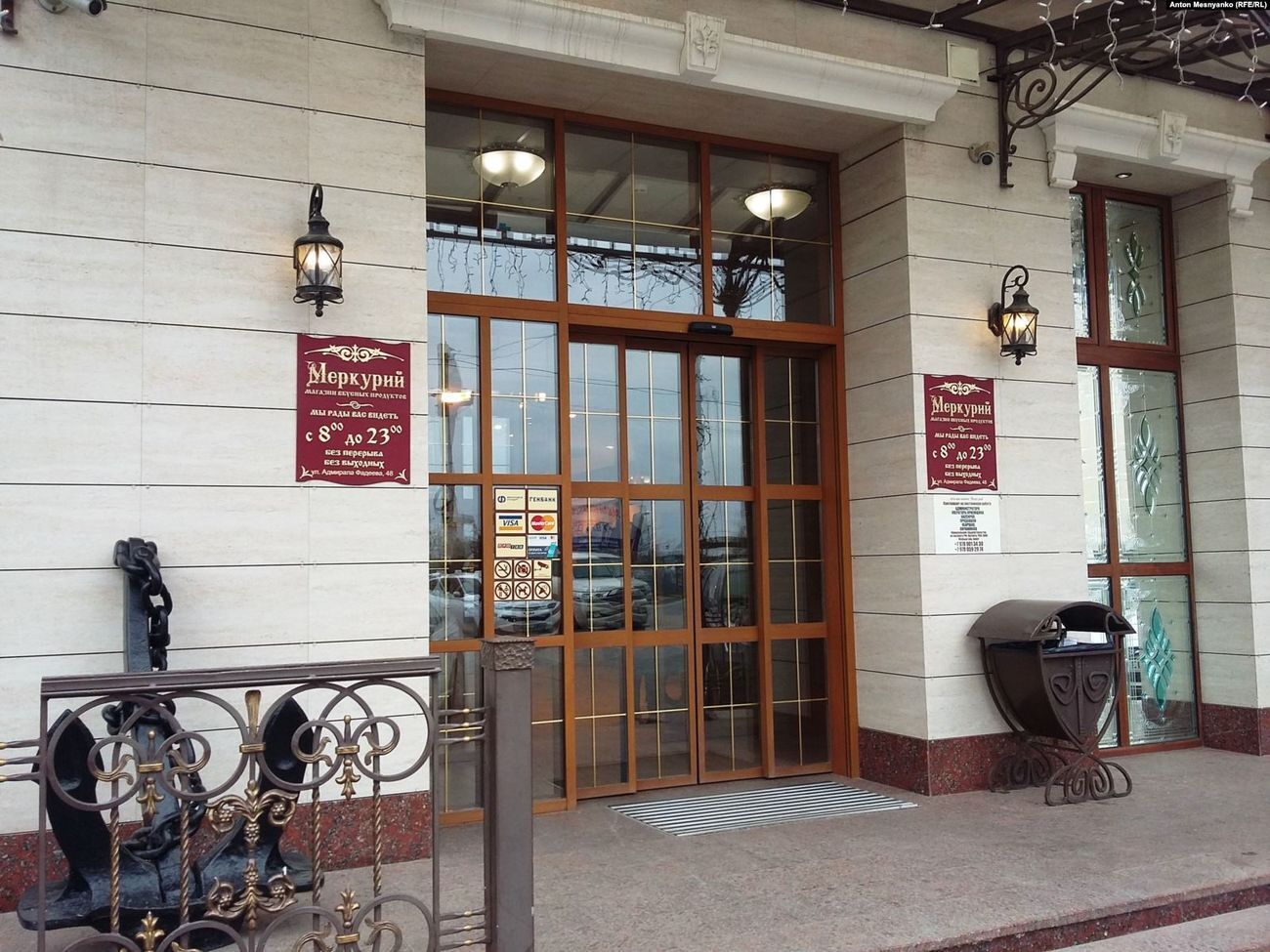 "Меркурий" продает продукты, на которые в РФ эмбарго, отмечает "Радио Свобода"