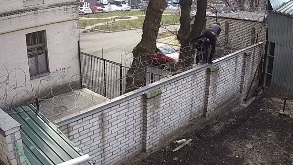 Колючая проволока Черновол не остановила