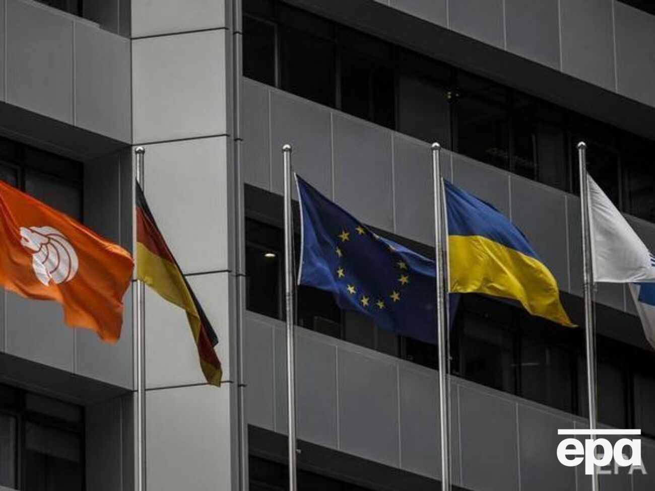 В течение 2015–2019 годов ЕС снял санкции с 10 соратников Януковича