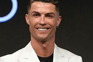 Роналду поздравил жену: Ты отличная женщина и мама для наших детей. Я так тебя люблю, дорогая!