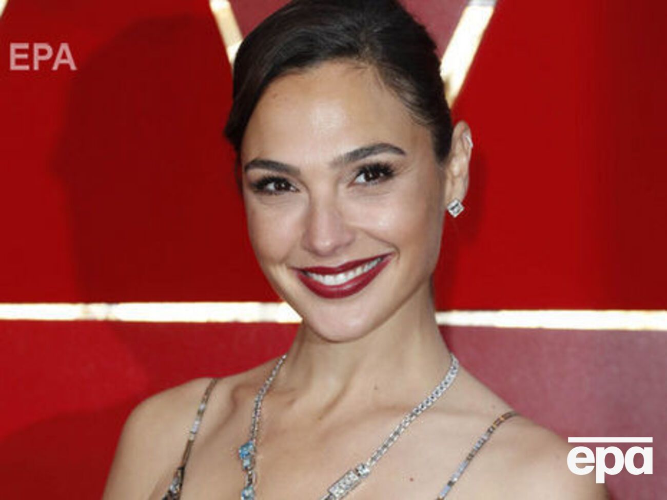 Галь Гадот вручить одну з нагород