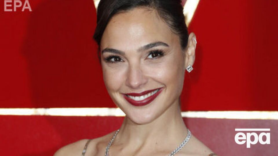 Галь Гадот вручит одну из наград