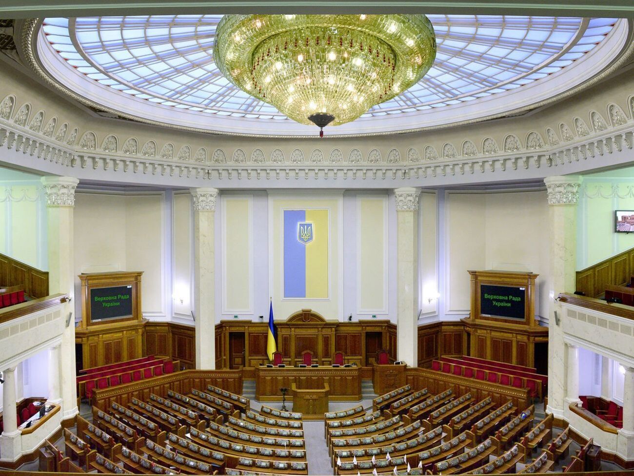 Опитування засвідчує, що в нову Раду пройшли б чотири "старі" партії