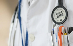 Медики сделали мужчине три операции, но не смогли его спасти