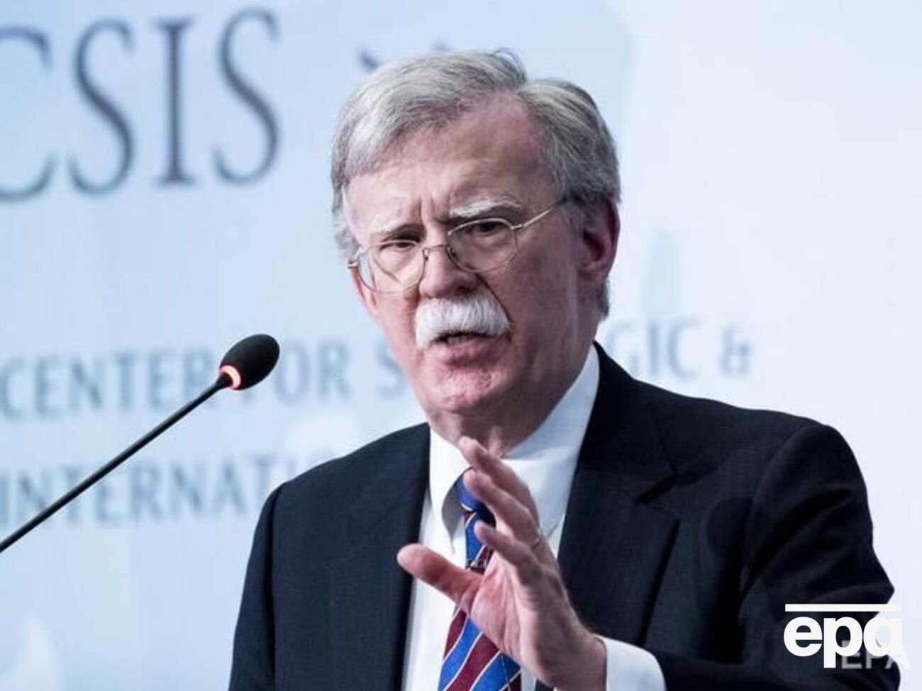 Болтон надіслав у Білий дім копію книги, що є стандартною процедурою перевірки для посадовців