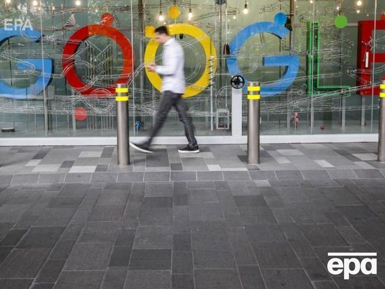 Google закроет все свои офисы в Китае и ограничит командировки своих сотрудников в страну.