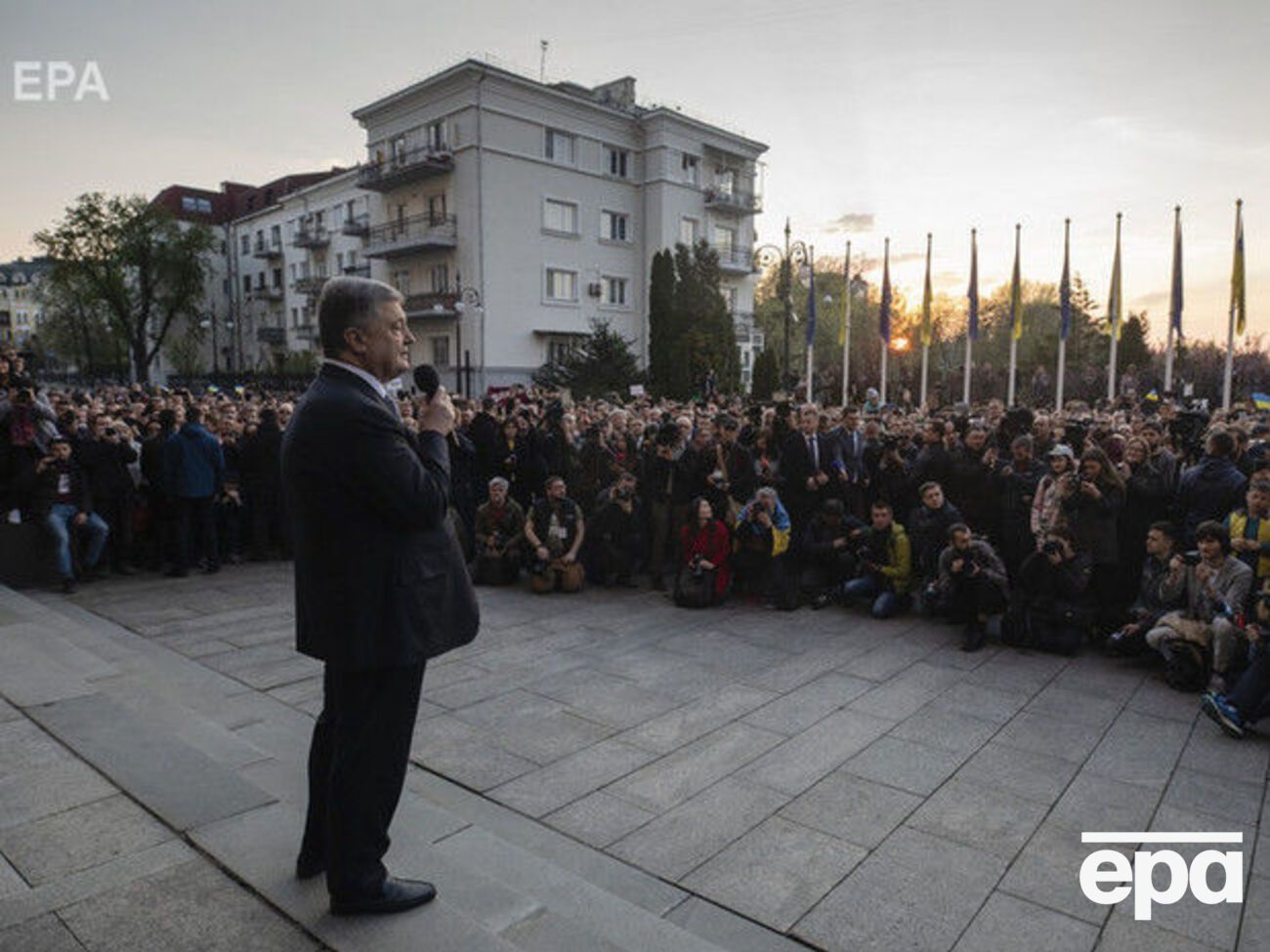 Слідство двічі запрошувало Порошенка на допит як свідка щодо Іловайської трагедії