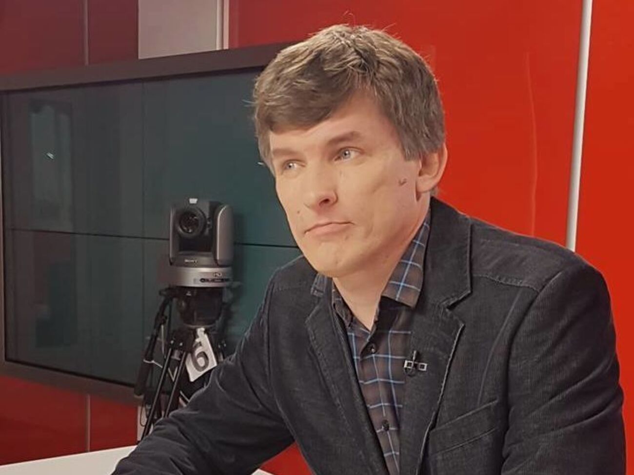 Зеленський перетворився на цвях, на якому тримається вся довіра до влади. Не витримає він – завалиться вся безглузда конструкція