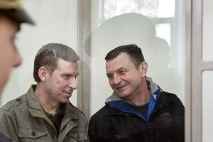 4 апреля 2019 года Дудку (справа) и Алексея Бессарабова приговорили к 14 годам тюрьмы