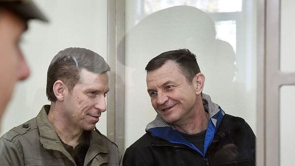 4 квітня 2019 року Дудку (праворуч) та Олексія Бессарабова засудили до 14 років в'язниці
