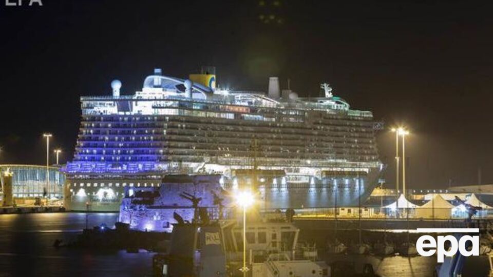 На борту Costa Smeralda пребывает около 6 тыс. туристов
