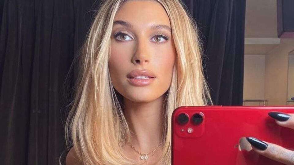 Хейли Бибер: ОК, давайте поговорим о моем мизинце…