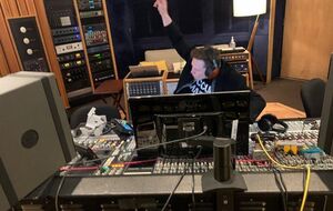 Ілон Маск написав слова до нової пісні й записав партію вокалу