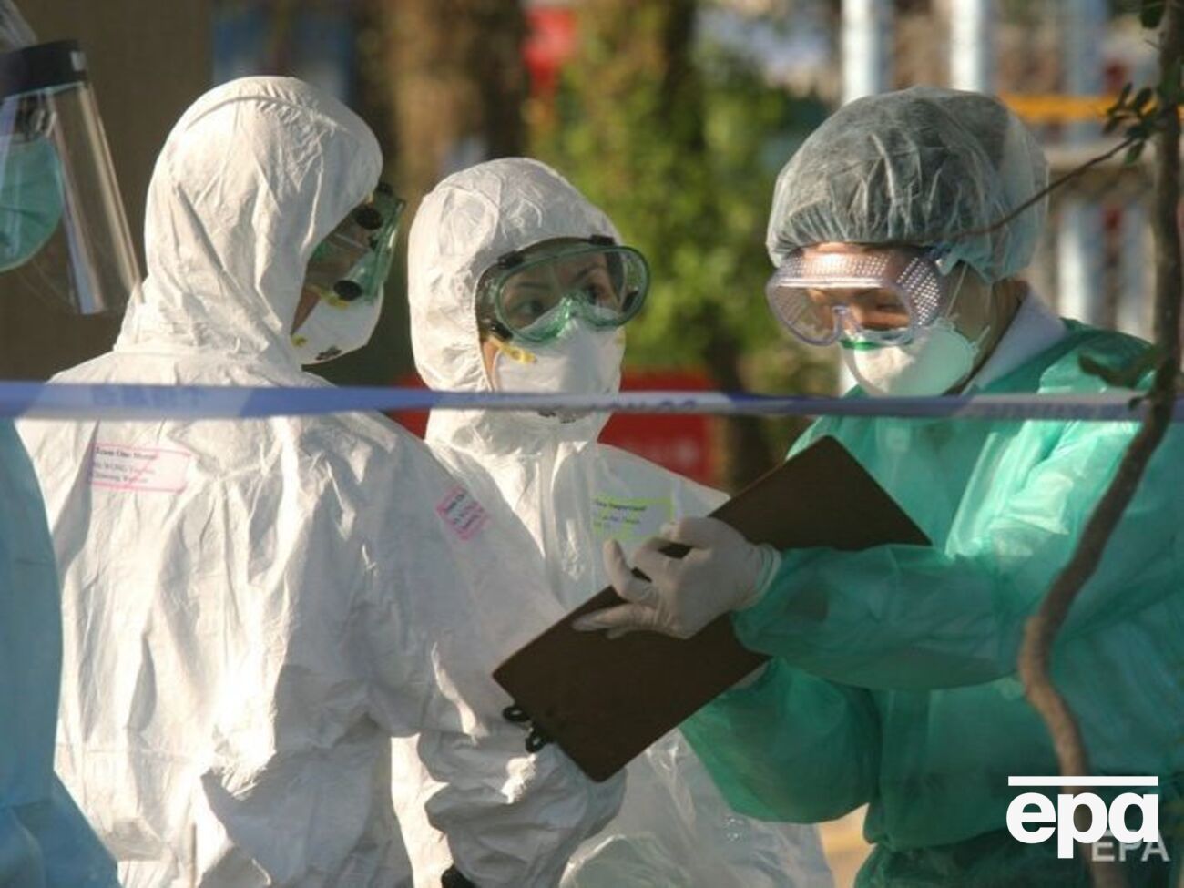 Новый коронавирус сравнивают с возбудителем атипичной пневмонии SARS, эпидемия которой длилась восемь месяцев