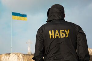 Детективы НАБУ задержали подозреваемых 29 января во время передачи транша в размере $50 тыс.