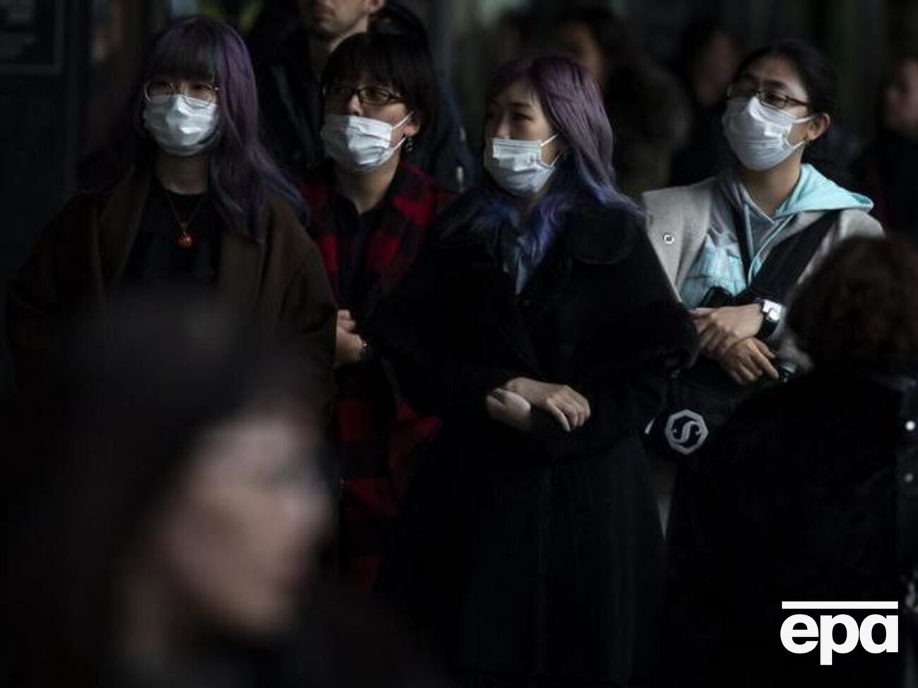 За месяц от нового коронавируса умерли более 200 человек