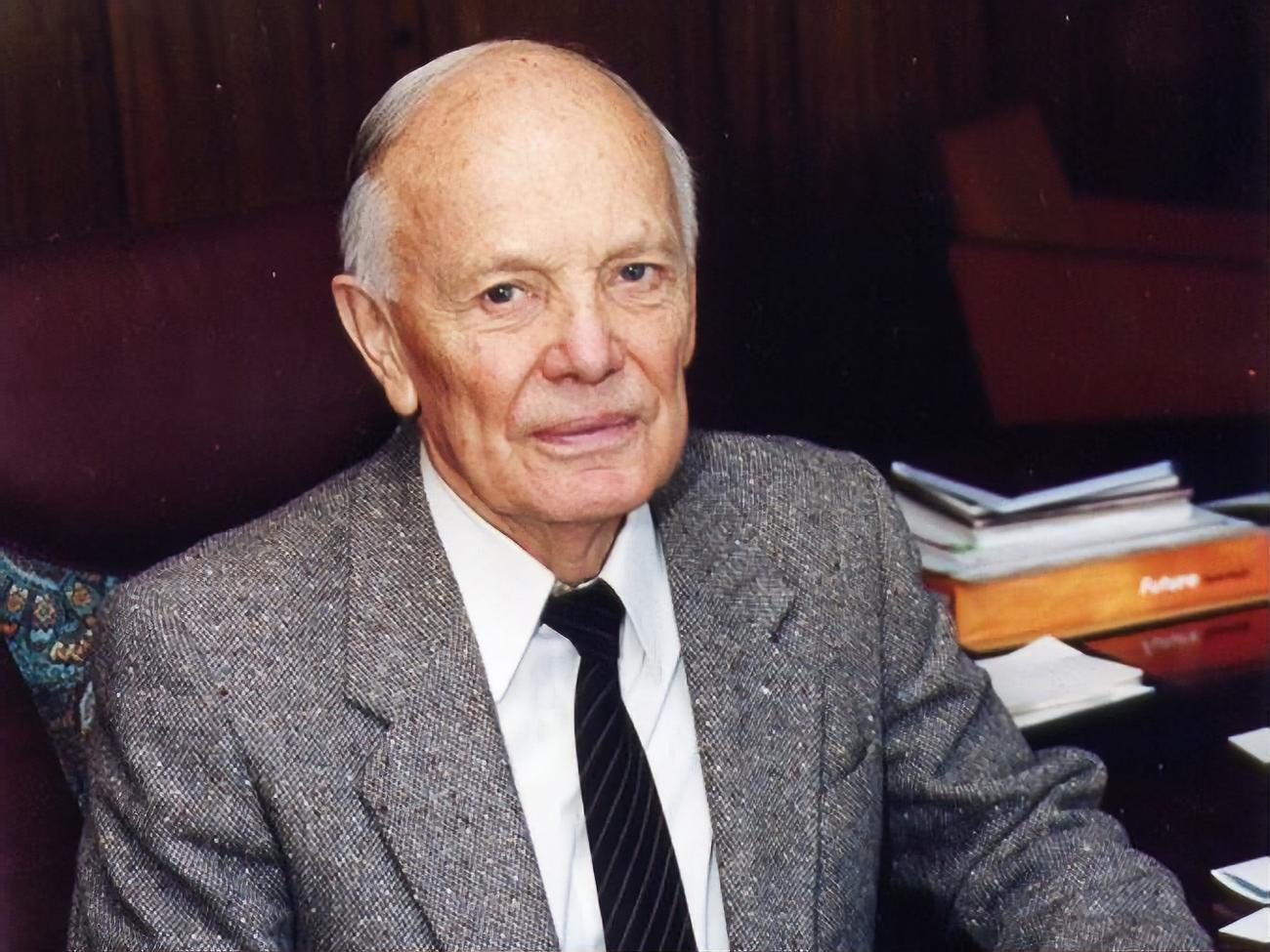 У Патона немає сторінки у Facebook, зазначили в НАН