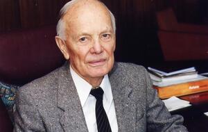 У Патона нет страницы в Facebook, отметили в НАН