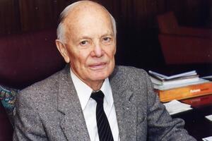 У Патона немає сторінки у Facebook, зазначили в НАН