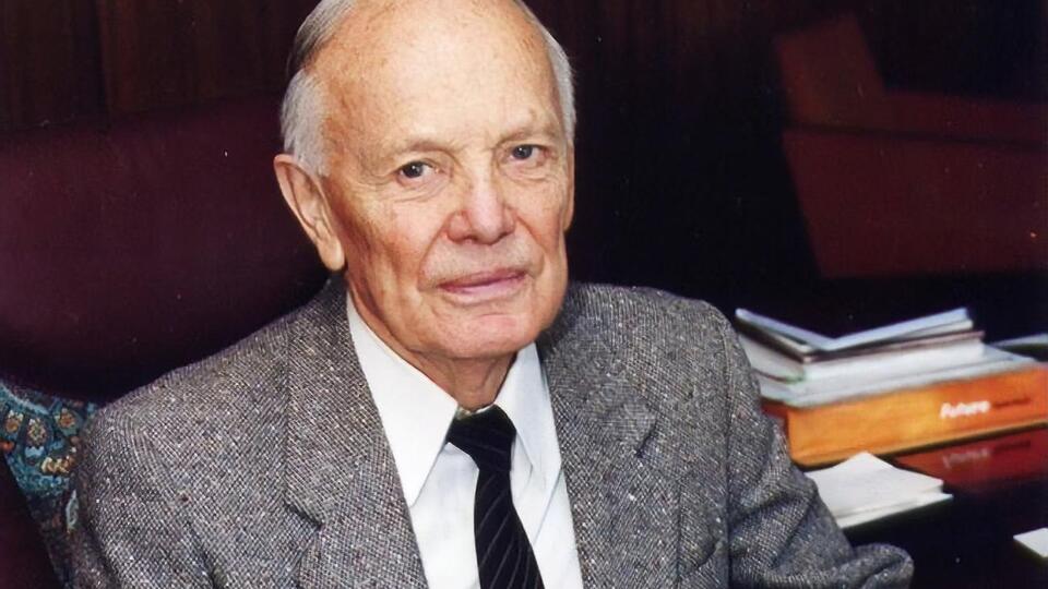 У Патона немає сторінки у Facebook, зазначили в НАН