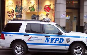 Полиция Нью-Йорка также усиливает меры безопасности